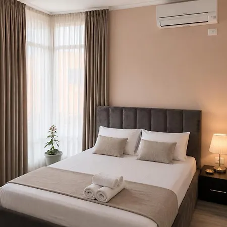Lakeview Luxury Tirana2 *